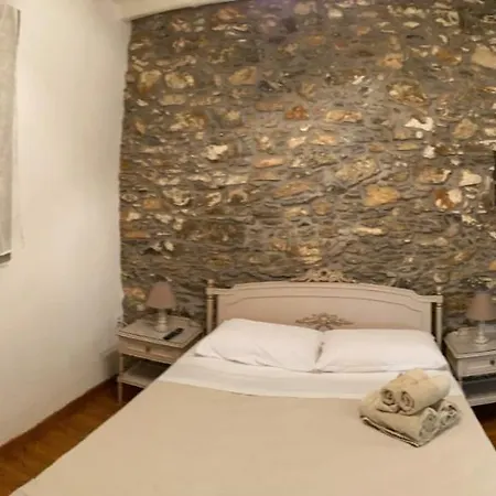 Traditional Stone House Ferienhaus *